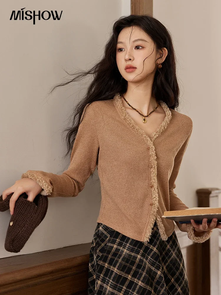 MISHOW Gentle Knit Sweater Women 2024 Fall Winter New Korean Design Elegant V-neck Temperament Short Knitted Tops MXD55Z0957