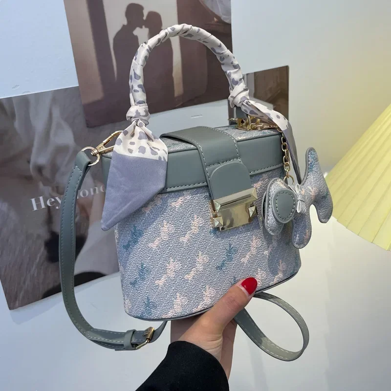 

2025 Women's Exquisite Bucket Bag. Niche Design, Fashionable Printing, Versatile Shoulder and Crossbody. Portable, Girly Aura