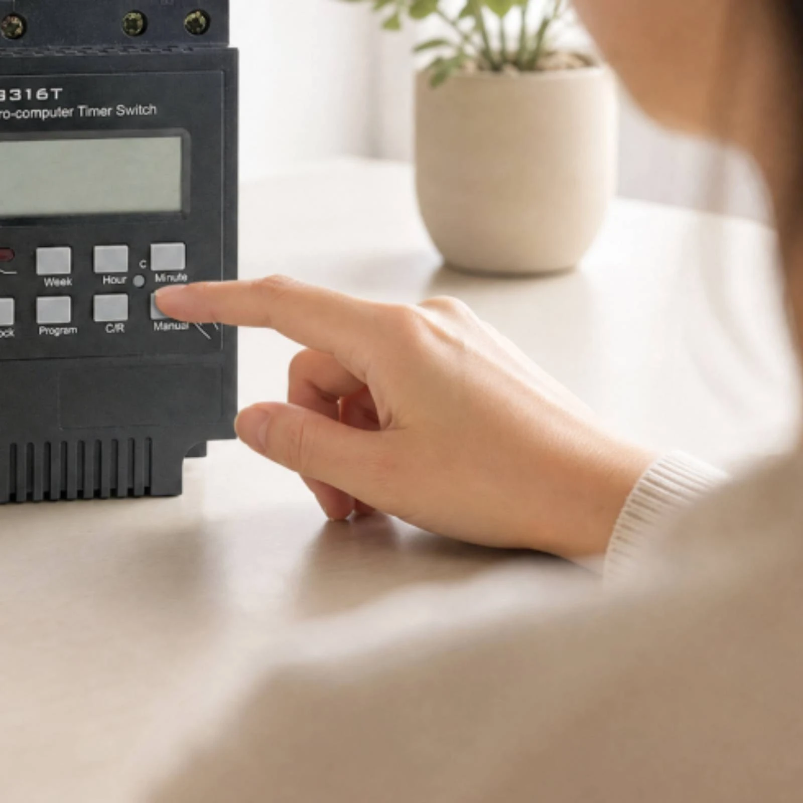 KG316T Microcomputer Timer Switch 220V A/C Microcomputer Timer Switch Automatic Mode Compact for Electricians