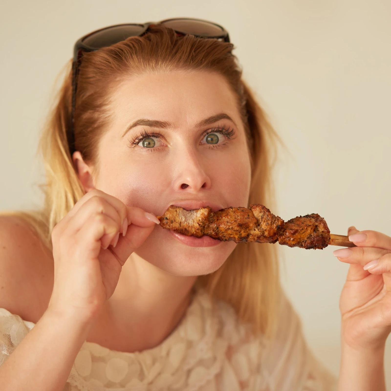 

200 Pcs Bamboo Stick Skewers Kebab Sticks Picks for Appetizers Portable Barbecue Carbonized Bbq Kabob Grilling Small