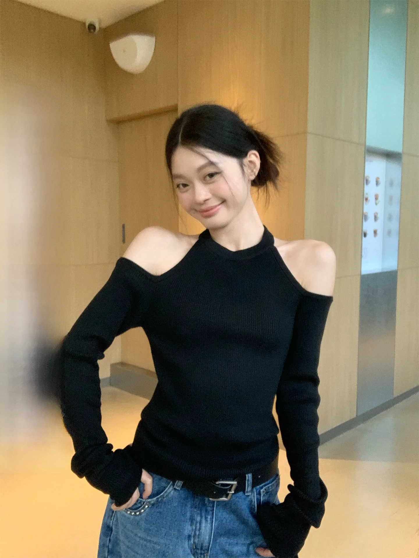 Song Zhengen Black Off-Shoulder Long Sleeve Knitted Sweater Women's Slim Fit Two-Way Wear Hot Girl Inner Wear Small Top