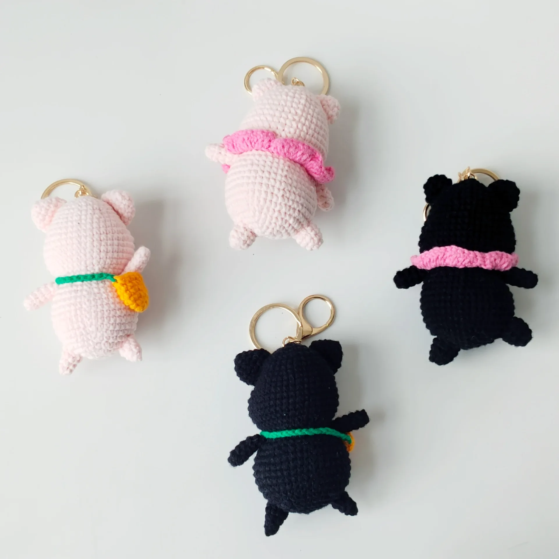 Niedlicher gehäkelter Schweinchen-Anhänger, handgemachter gestrickter Cartoon-Schlüsselanhänger, gewebter Schweinchen-Schlüsselanhänger, lustiges Geschenk zum Aufhängen am Rucksack – Detail 3