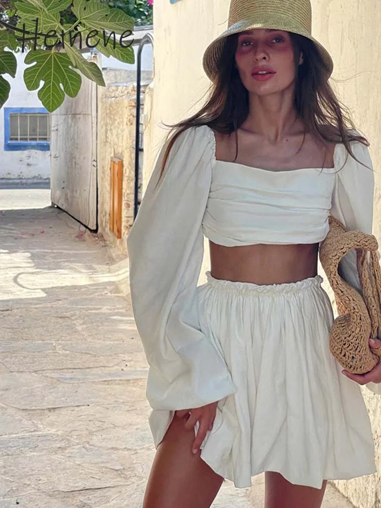 

Heinene 2025 летний курортный комплект из двух предметов, женский топ-бандо с завязками спереди и плиссированные мини-юбки с высокой талией, праздничная одежда с открытой спиной