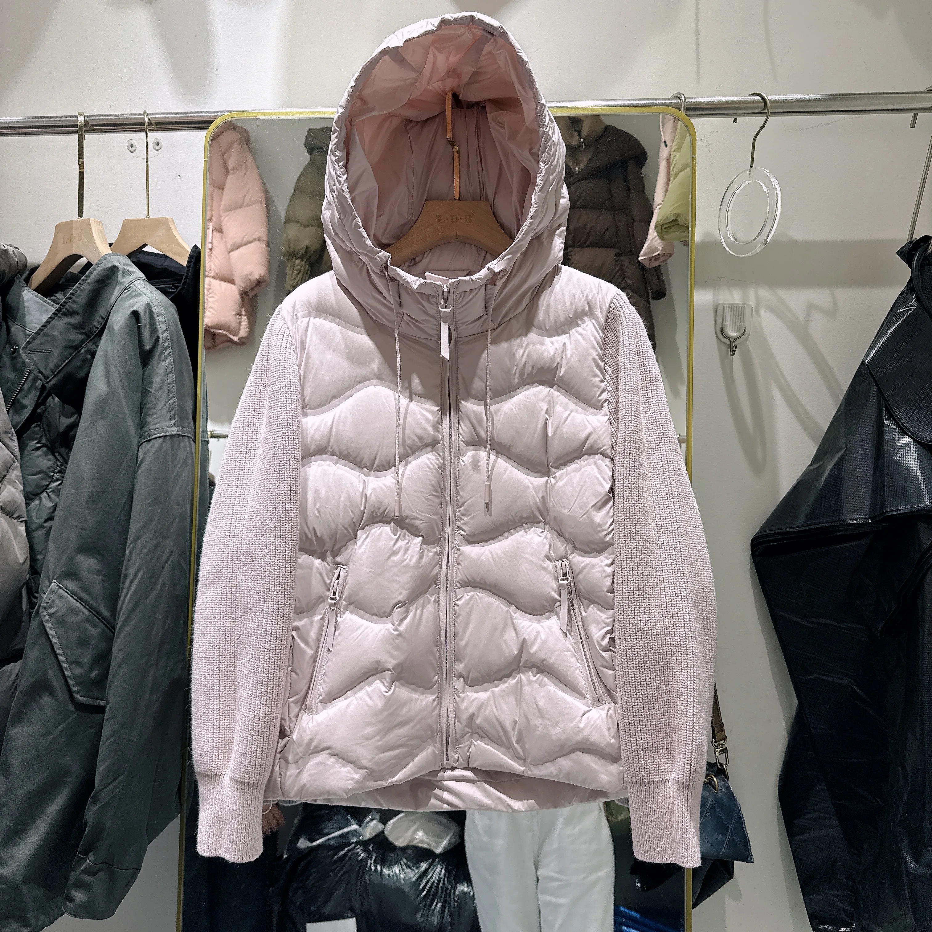 2025, wintermode nieuwe dames donsjack met capuchon, commuter splitsen, gebreide mouwen, lichtgewicht jack