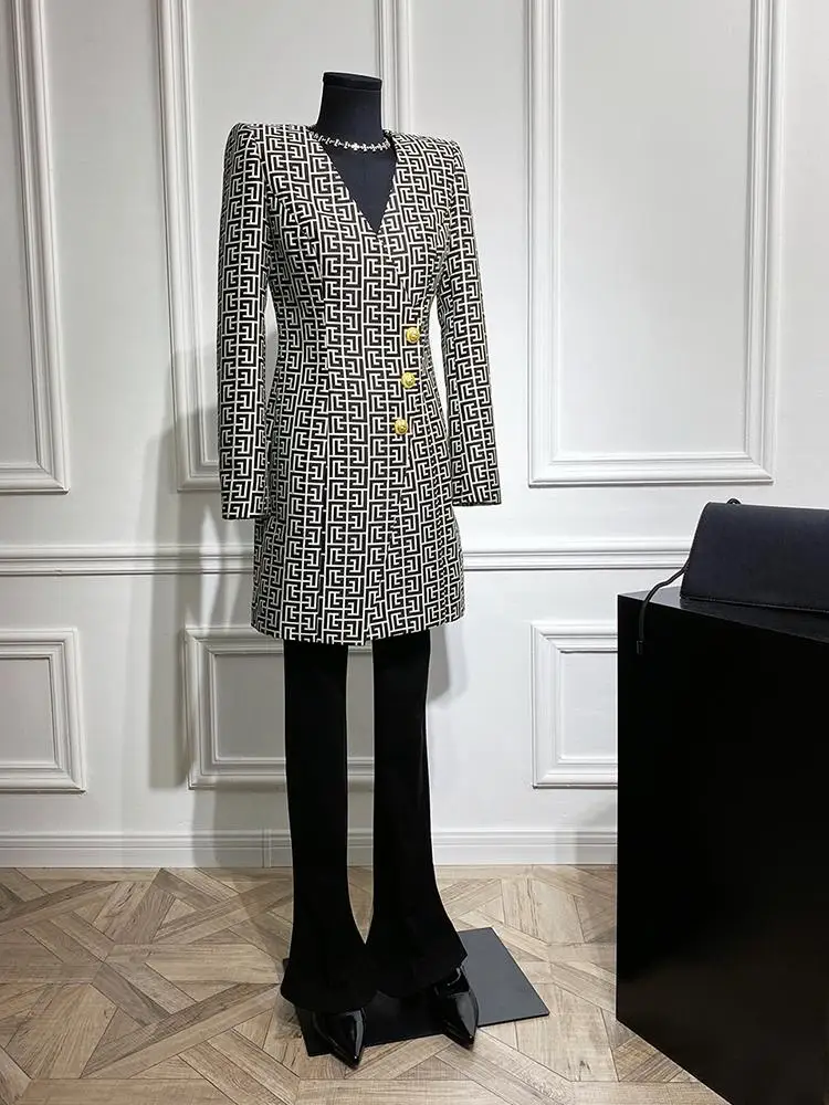 패셔너블한 겨울 플로럴 자수 드 롱 슬리브 브이넥 슬림핏 티 버튼 코트 여성 의류 출퇴근용