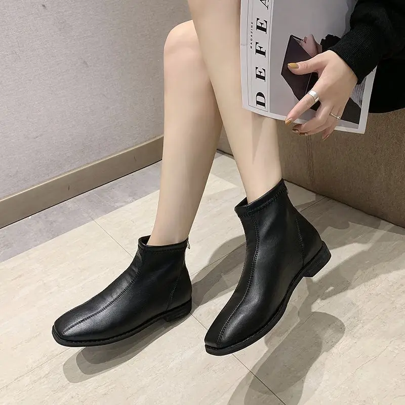 Botas de mujer de lujo de cuero Artificial, mocasines tobilleros informales, zapatos negros cálidos para exteriores, zapatos de Otoño Invierno para mujer, tendencias 2024