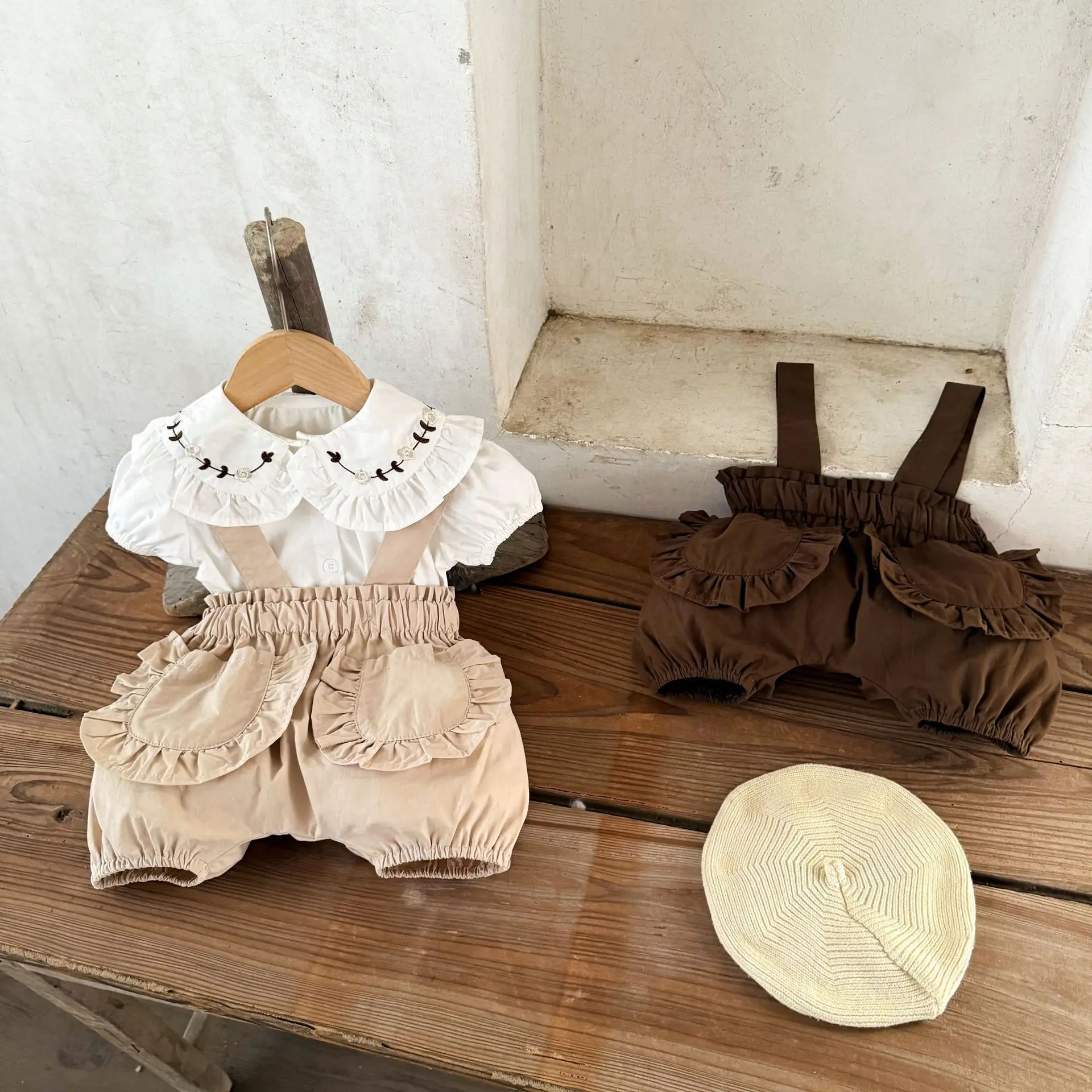 Ins النسخة الكورية فتاة طفل الصيف المطرزة طوق قصيرة الأكمام قميص الدانتيل الحمالة السراويل مجموعة عارضة قطعتين مجموعة