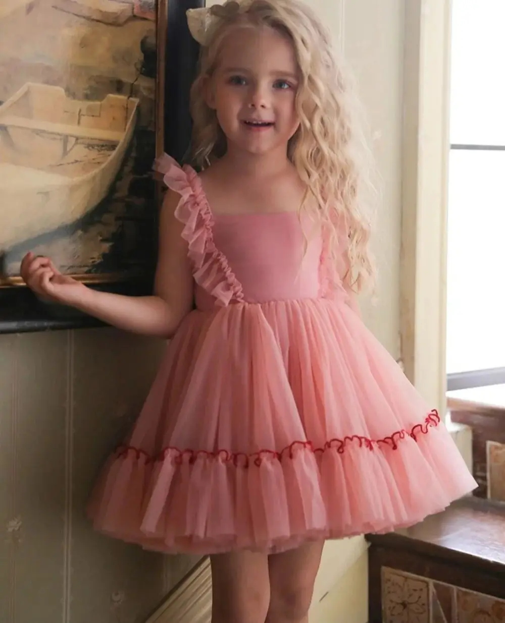 

Lovely Customized Flower Girl Dress For Wedding Sleeveless Tulle Mini Skirts Cute Girls Birthday First Communion Gowns