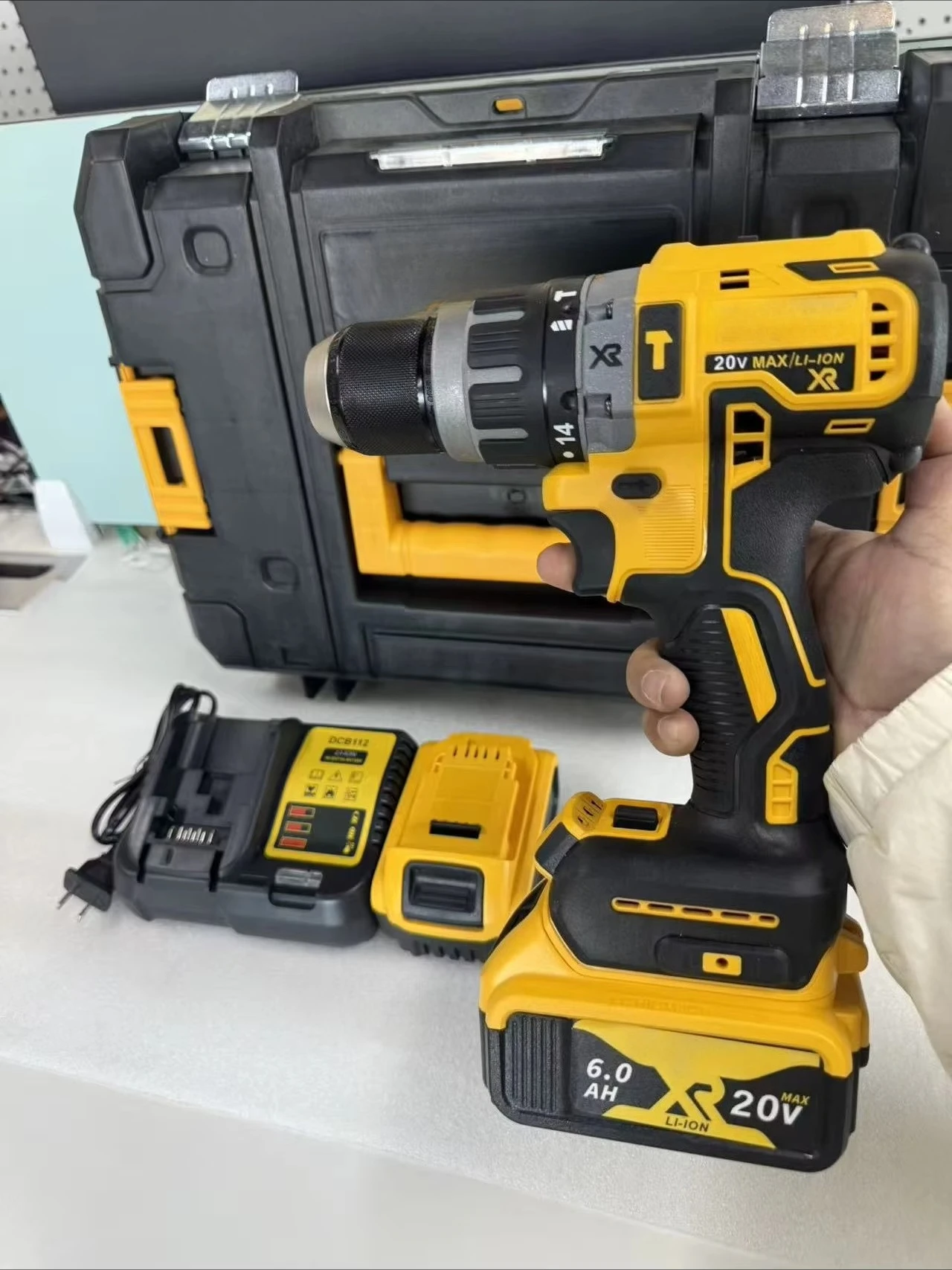 HIGH QUALITY CRODELESS ELECTICD RILL  DCD796 POWER DRILL S DRILL  WITH 2 BATTERY 1 CHARGE 1 BOX