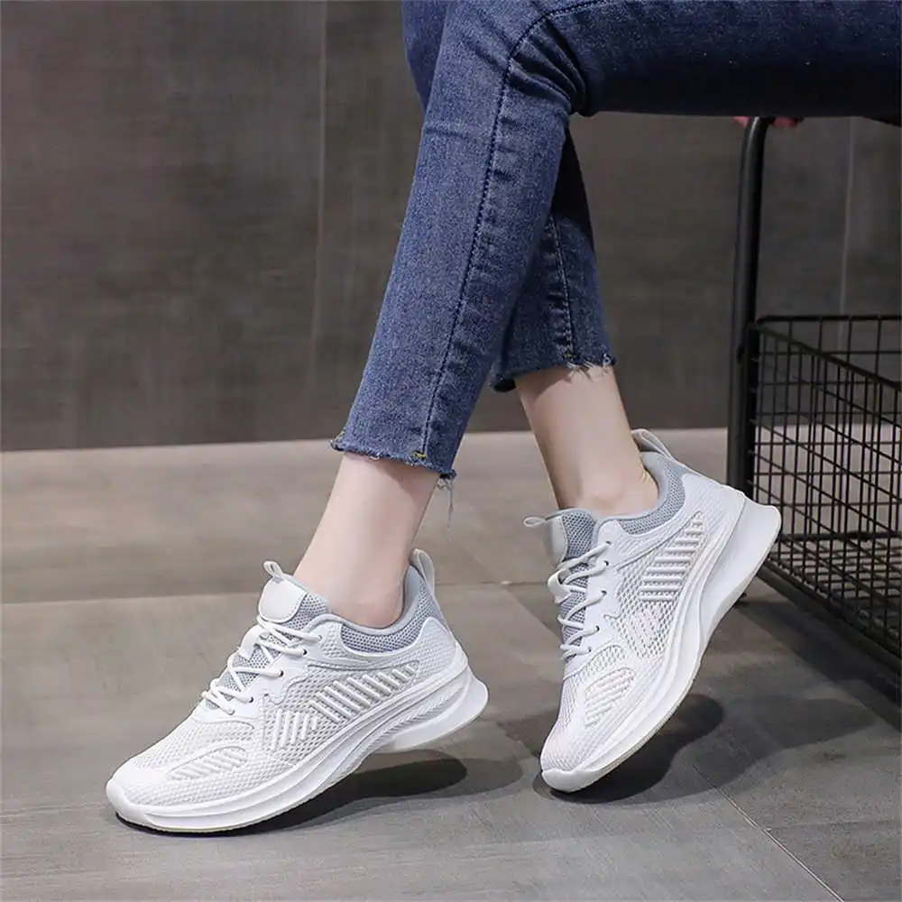 

Женские кроссовки из ткани для осени и весны, оригинальные плетеные дышащие спортивные туфли для тенниса, универсальные кроссовки