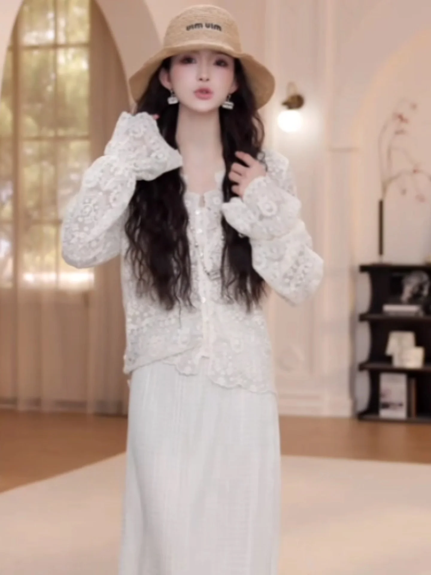 Comfortable Lace irt Hollow out Long Sve V-Ne Women's Top Ele Youthful Lightweight Pure Color Early Autumn Inner Wear