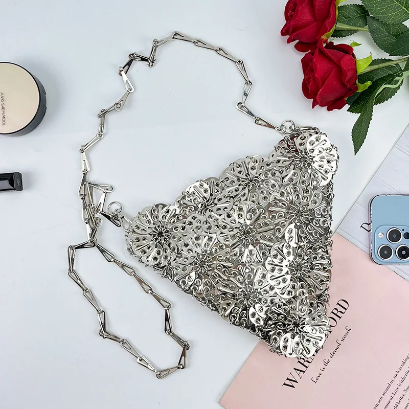 New Fashionable Women Triangle Silver Metal Sequins Chain Woven Bag Handmadefemale Wedding Party Crossbody Bag Bolsa Feminina