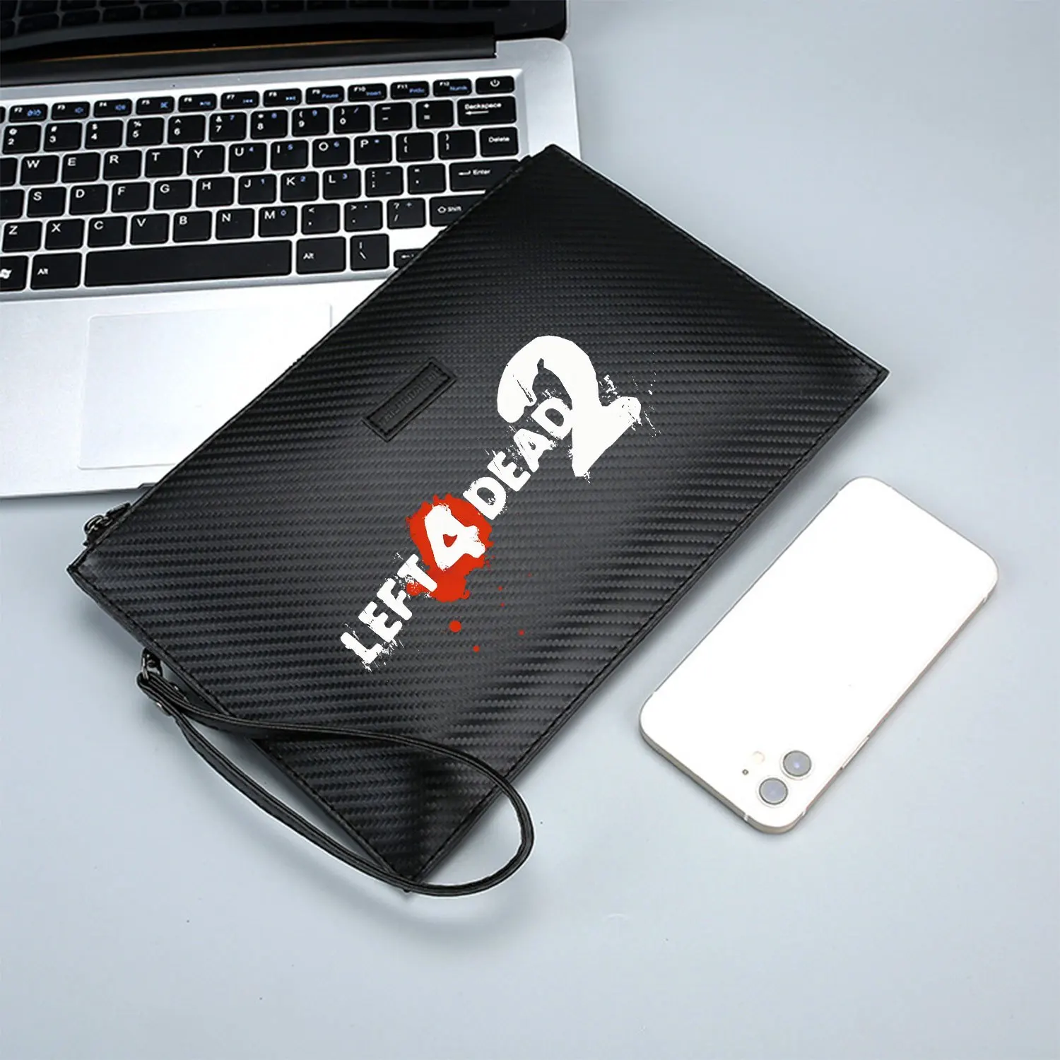 حقيبة يد رجالية من البولي يوريثان مطبوعة باللون الأبيض ورسومات رذاذ الدم، عصرية وعملية للحمل اليومي