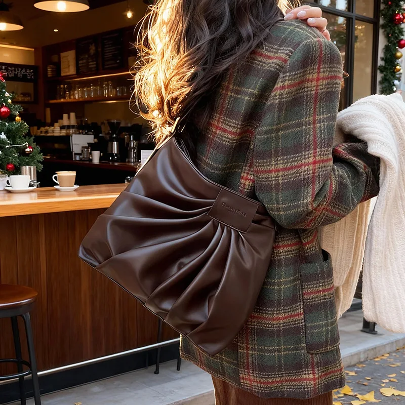 

2026 New Women's Tote Bag Large Capacity Shoulder Bag with Premium Texture Ideal for Commuting Versatile Underarm Bag for Ladies