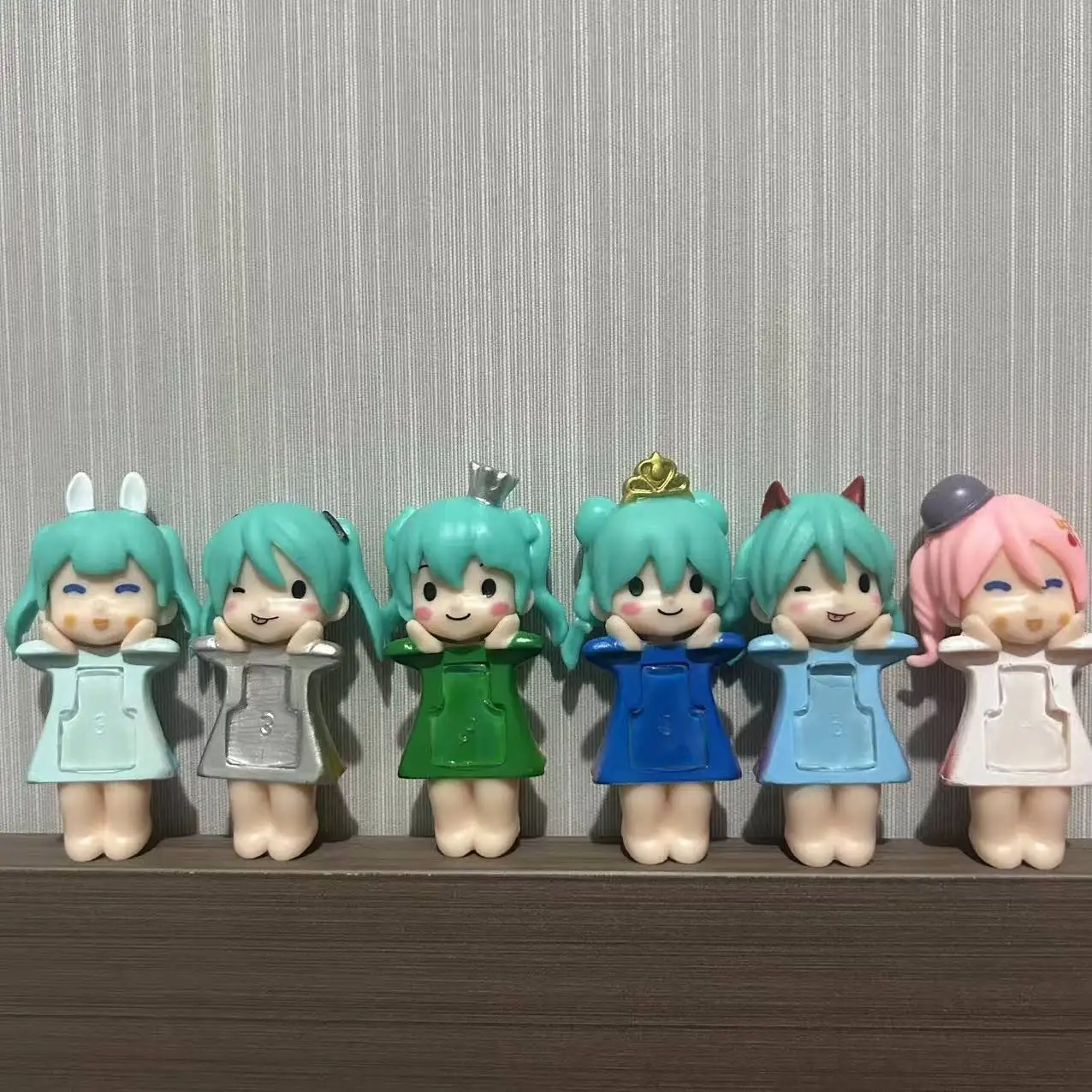 

6pcs/set New Anime Hatsune Miku Lying posture Kawaii Q version Figure PVC Model Toys Doll DIY ornament Gifts
