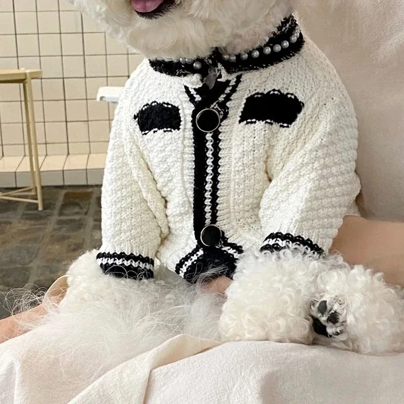 

Pet Apparel Small and Medium Dog Knitted Sweater Luxury Designer Cardigan Jewelry Decoration Coat VIP Dog