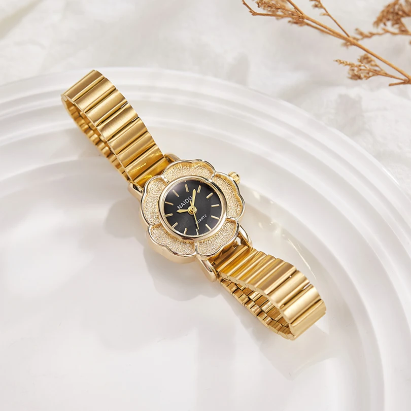 Flower Shaped Watch Women Quartz Wristwatch Minimalist Dial Oval Clock Fashion Diamond Rhinestone Classic Gold Black Retro Reloj