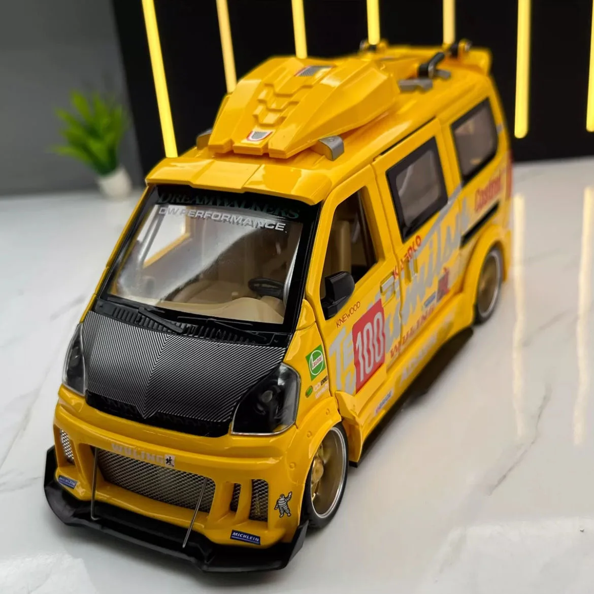 

1/24 Modified Version Wuling Van Diecast Alloy Car Model for Boys Kids Toy Vehicles Sound Light gift boy girl friend