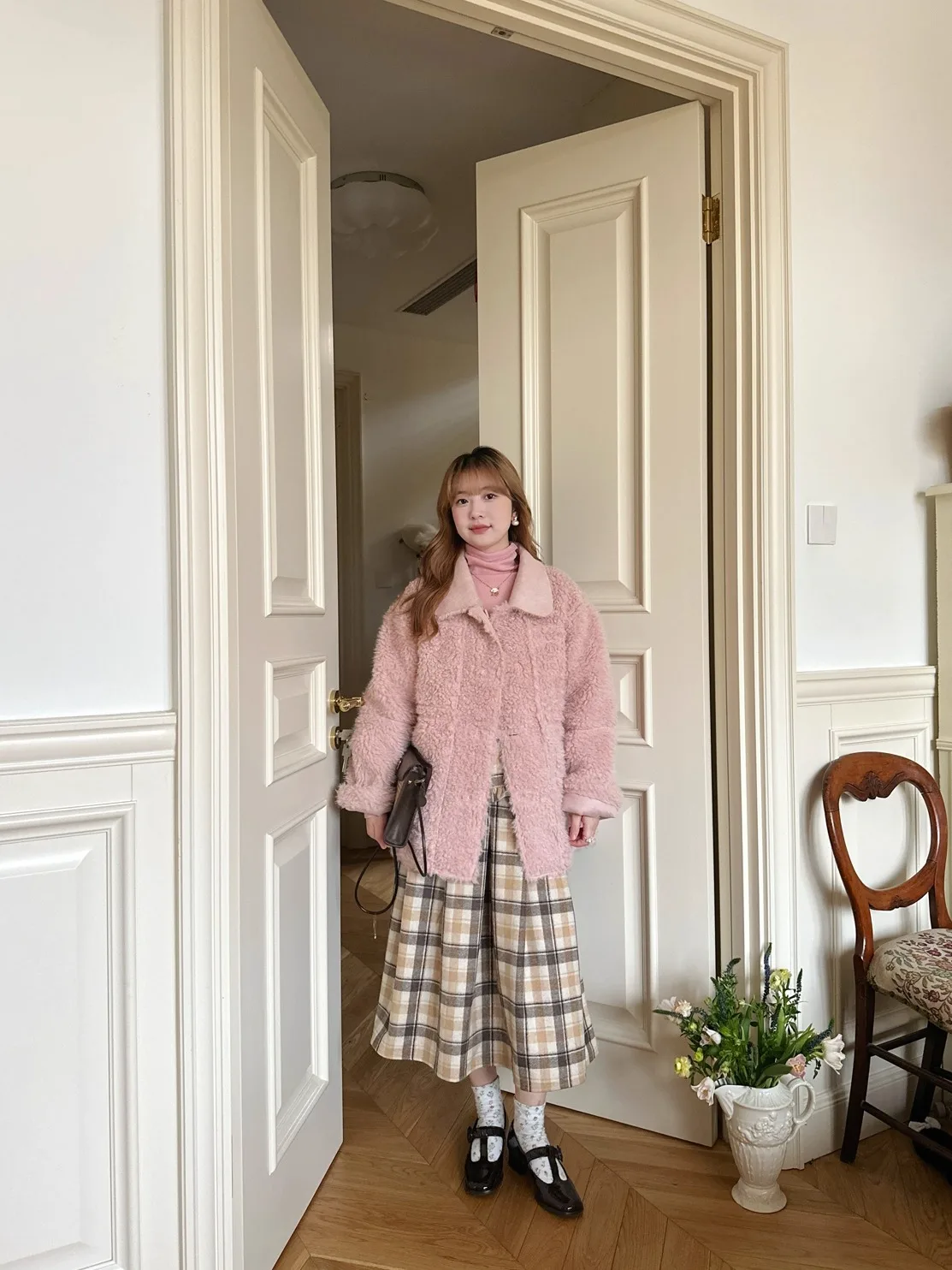 Prawdziwie Ciepły Zimowy Płaszcz z Futra Dwustronny Noszony Od Przodu i Od Tyłu Wyszczuplający Płaszcz Wierzchni Francuski Elegancki Długi Średniej Długości Zapinany na Guziki