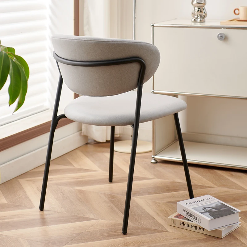 كرسي طعام جلدي رمادي حديث مريح بإطار فولاذي قوي كراسي غرفة الطعام للمنزل والمكتب كرسي طاولة المطبخ الناعم للمطاعم #2