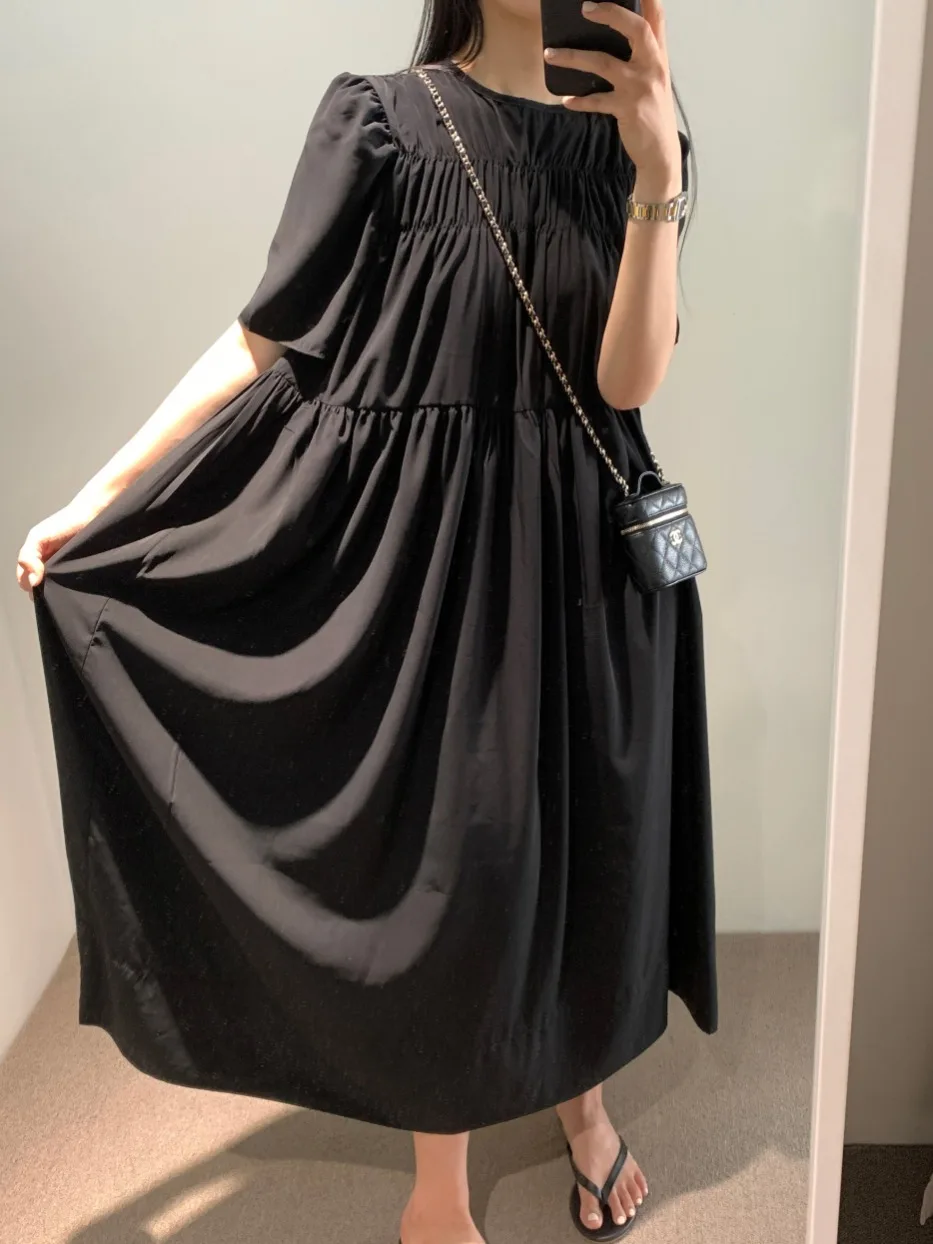 エレガントな黒のロングドレス シックで優しいスタイル ラウンドネック ハイウエスト 細見え バブルスリーブ レディースファッション 通勤風 レギュラーフィット