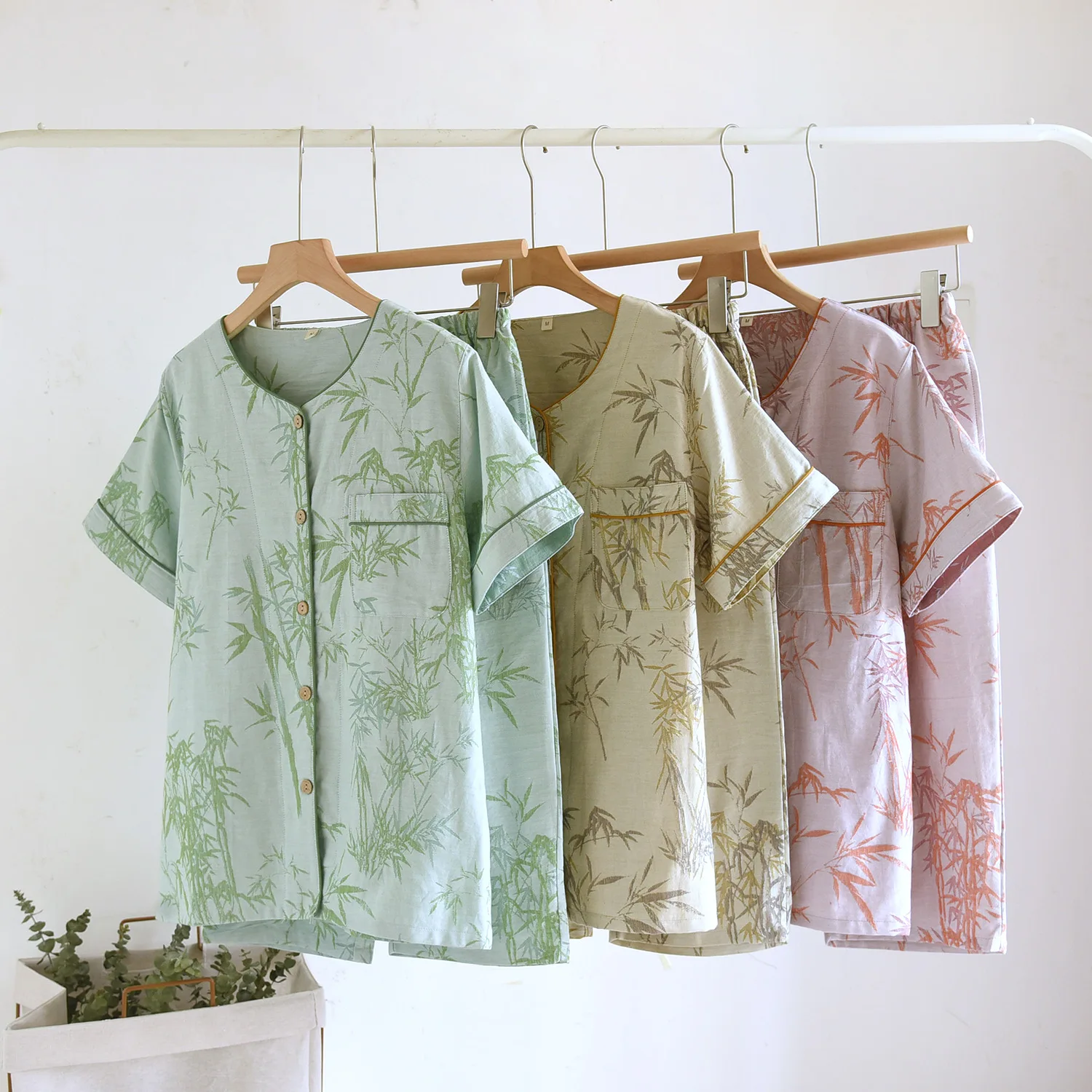 

Cotton Double-layer Gauze Short Sleeved Shorts Pajamas Set with Simple Printed Women's Summer Pajamas Set for Home Wear