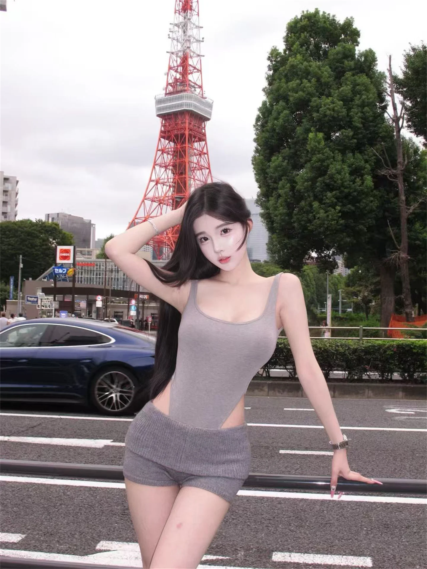 Street Sle Sexy Girl ey Hollow out Onesie Women's 2025 New Super Attractive American Match Knitted orts Two Piece Set