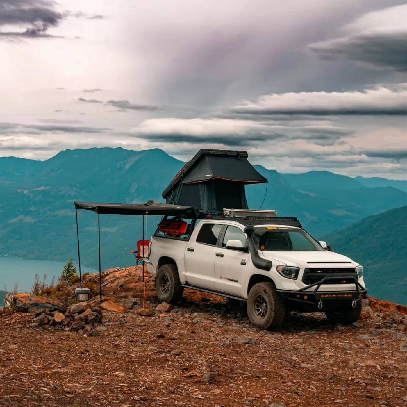 High Quality Aluminum Hard Shell Roof Top Tent-PeakRoof LT Series Four-Season 2 People Capacity Quick Automatic Opening