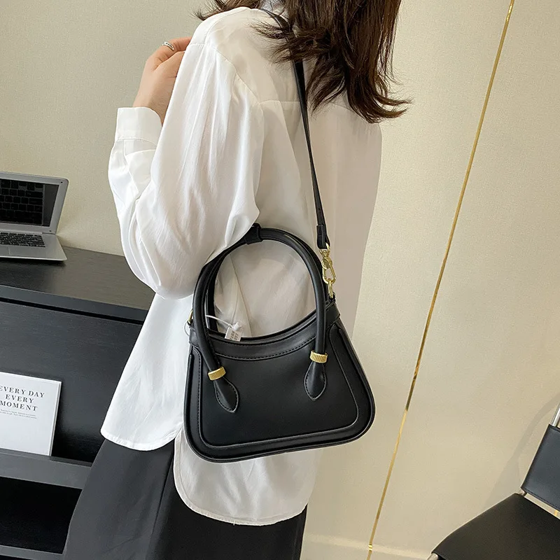 High quality portable bag 2023 new tide female single shoulder bag western style is contracted fashion joker oblique satchel bag