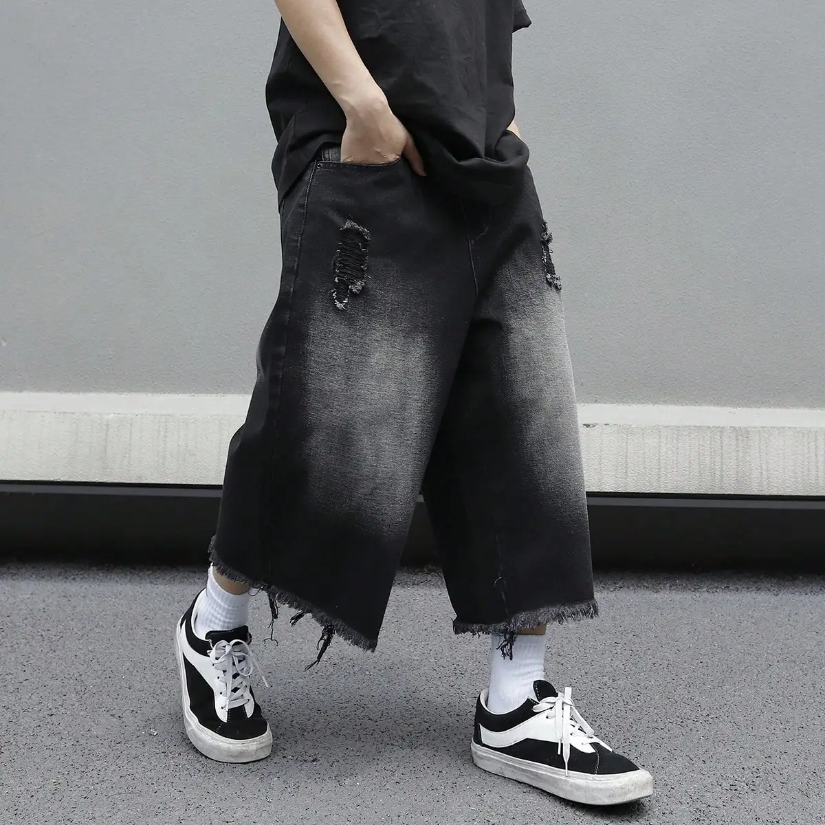 Jeans in denim strappati larghi da uomo Pantaloni a gamba larga al polpaccio a 7 punti Fori in difficoltà Orlo sfilacciato Pantaloni casual streetwear