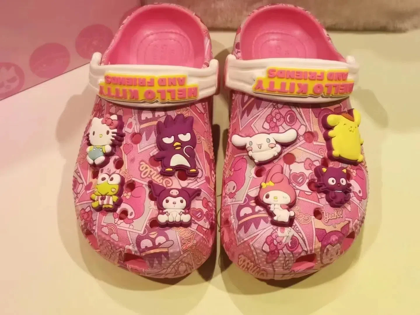 Crocs x hello kitty crianças kawaii melodia cinnamoroll bonito meninas sandálias crianças chinelos antiderrapantes praia casa sapatos presente do