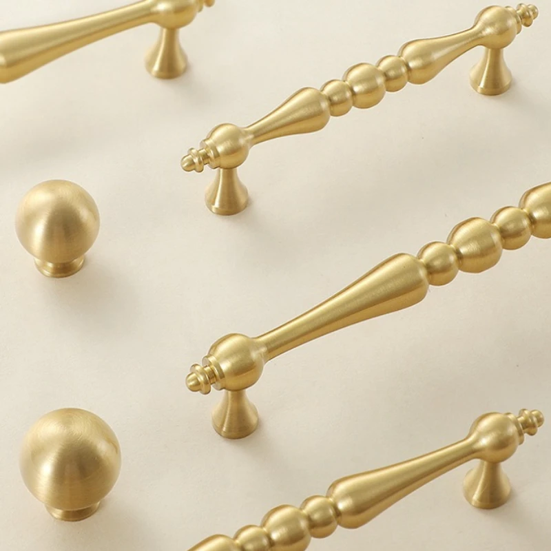 Französischer Luxus-Möbelknopf aus Messing mit Goldgriff für Kleiderschrank, Schublade, Schuhschrank, Einloch-Design, modern, aus reinem Kupfer, Möbelbeschlag. – Detail 5