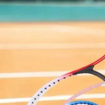 1 szt. Rakietka tenisowa o długości 21 cali dla początkujących dzieci w wieku 3-12 lat, idealna do gier sportowych na świeżym powietrzu.