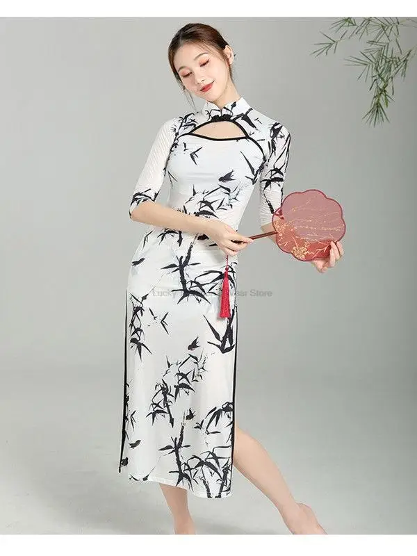 Chinesischer klassischer Tanz modifiziert Cheong sam Vintage-Stil üben Leistung Uniform geviertel te Ärmel Kleid Split Qipao Kleid