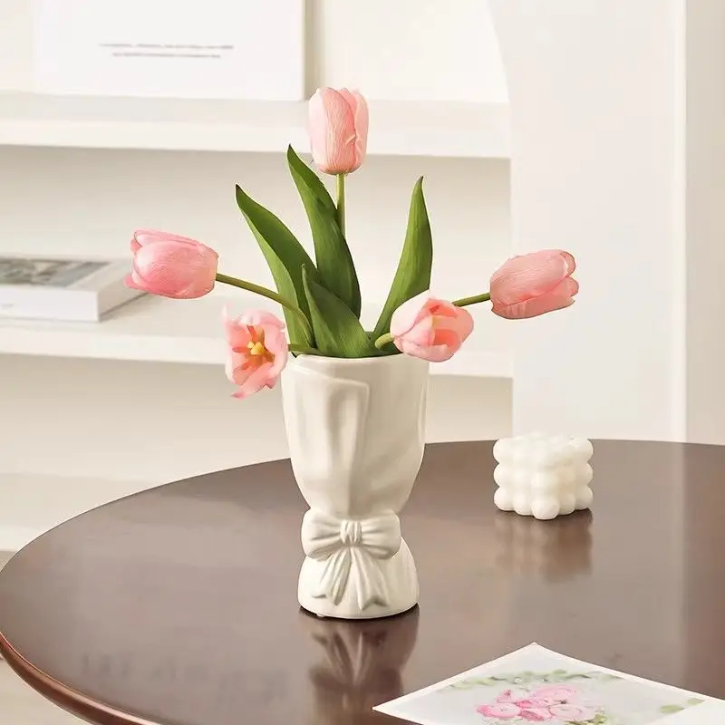 Hand-Held Bouquet Ceramic Vase- Luxury Creative Living Room Entryway Centerpiece