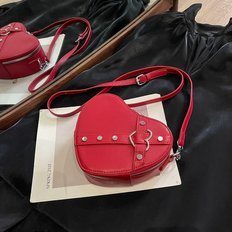 Heart Soild Fashion Crossbody Bags High Quality Versatile Compact Rivet Shoulder Bags for Women 2024 New Style Bolsas Femininas