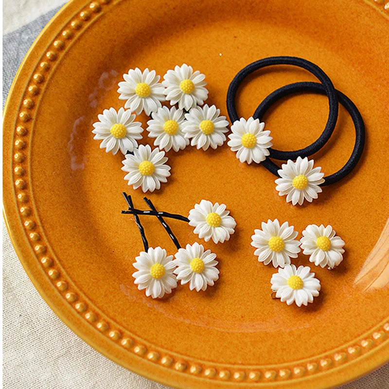 Daisy Elastic Hair Ties Clips Brooch Traceless Fashion Floral Sweet Hair Tie for Christmas Birthday Anniversary