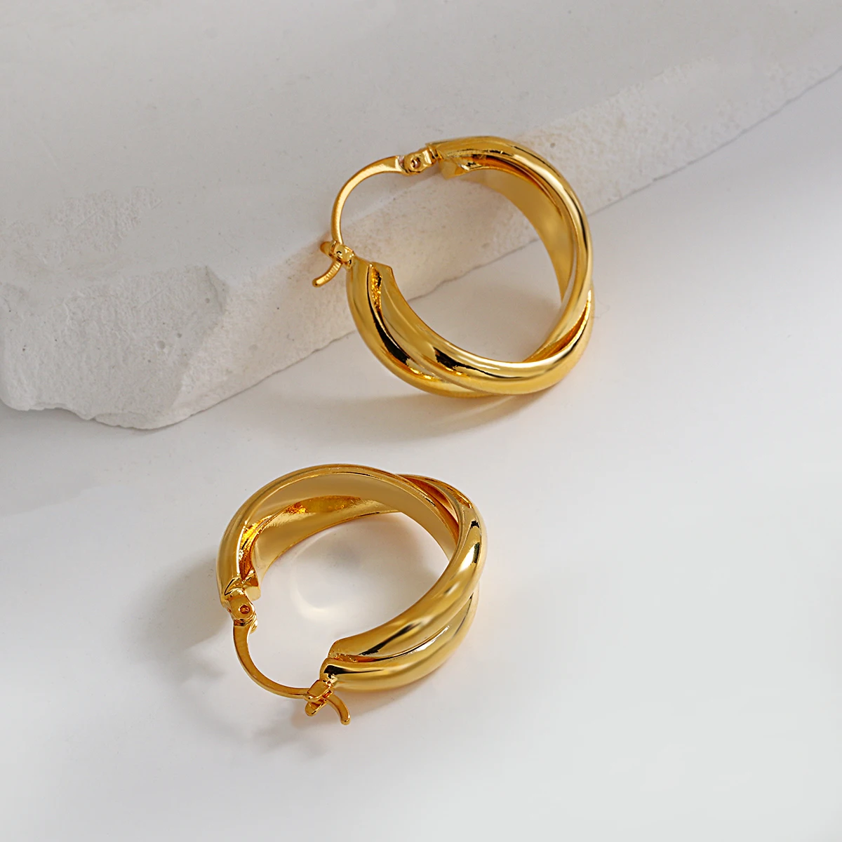 Greatera Trendy Classic Twist Metal Round Hoop Earrings  for Women Gold Color Copper Alloy Geometric Circle Earrings Jewelry