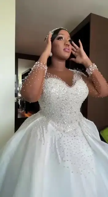 

Customized High Quality Custom Slim Long Sleeve White Luxury Wedding Party Dress 2025