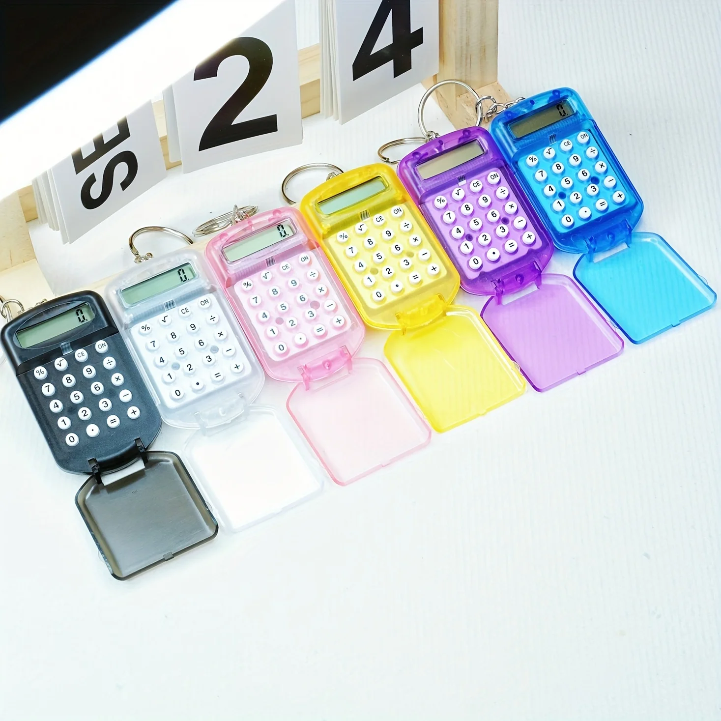 Mini calculadora de 8 bits, llavero exquisito, calculadora abatible colgante, suministros para estudiantes, Color gelatina, acceso diario de aprendizaje portátil