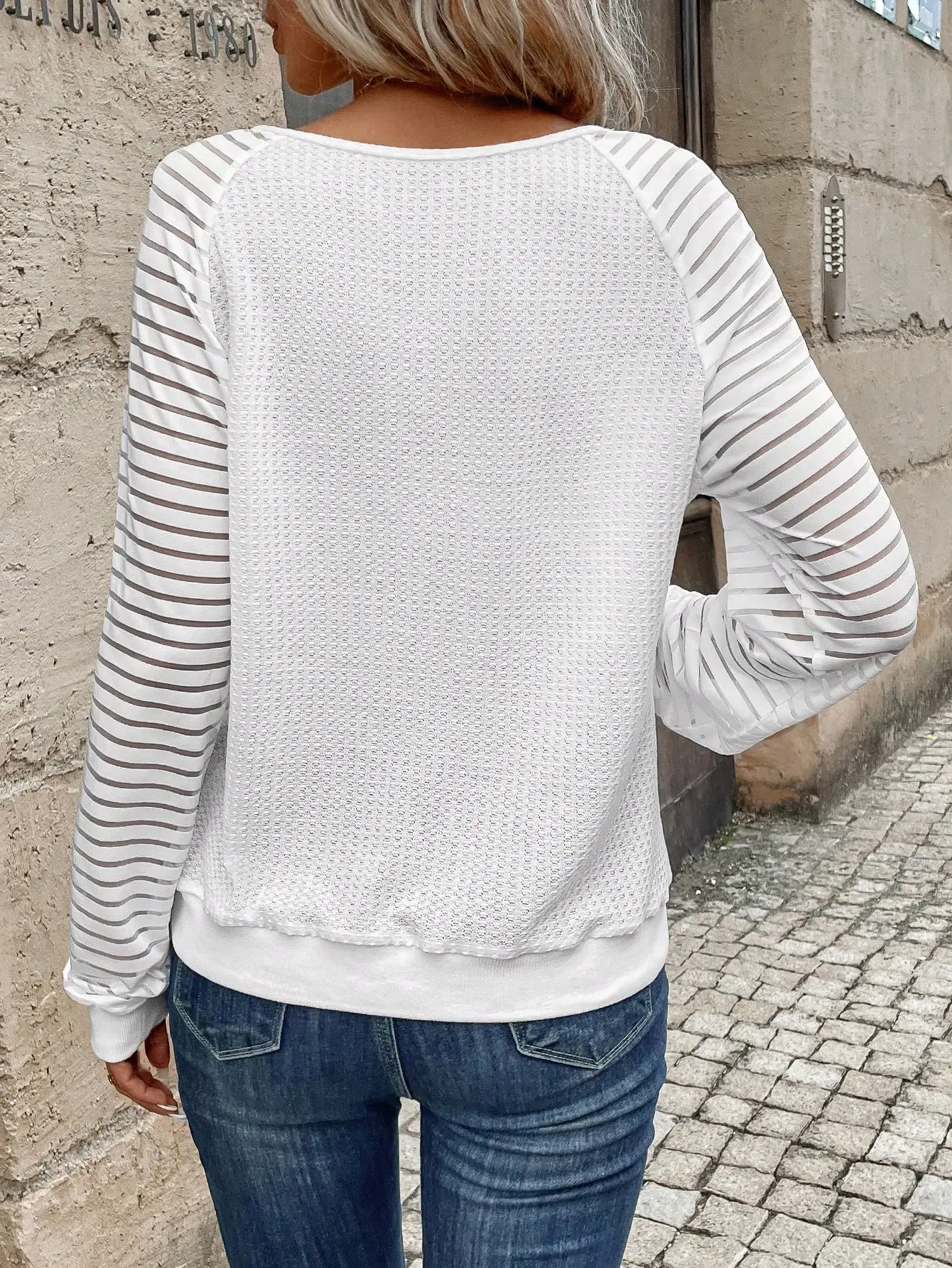 2024 new sleeve neckline hollow design pure white long sleeve V -neck T -shirt women