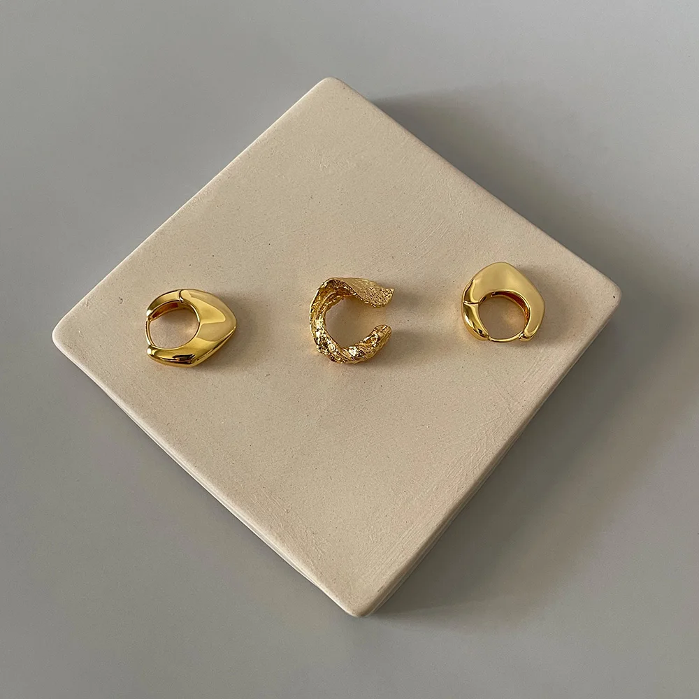 ENFASHION Hollow Heart Earring For Women Gold Color Stud Earrings 2021 Birthdays Gift Piercing Fashion Jewelry Kolczyki E211278