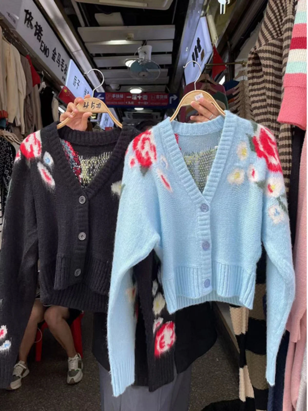 

Spring 2026 Lazy Sle Loose Color Blo Diamond id Camere Knitted Cardigan Women's Plaid Sweater Trendy V-ne Button-up