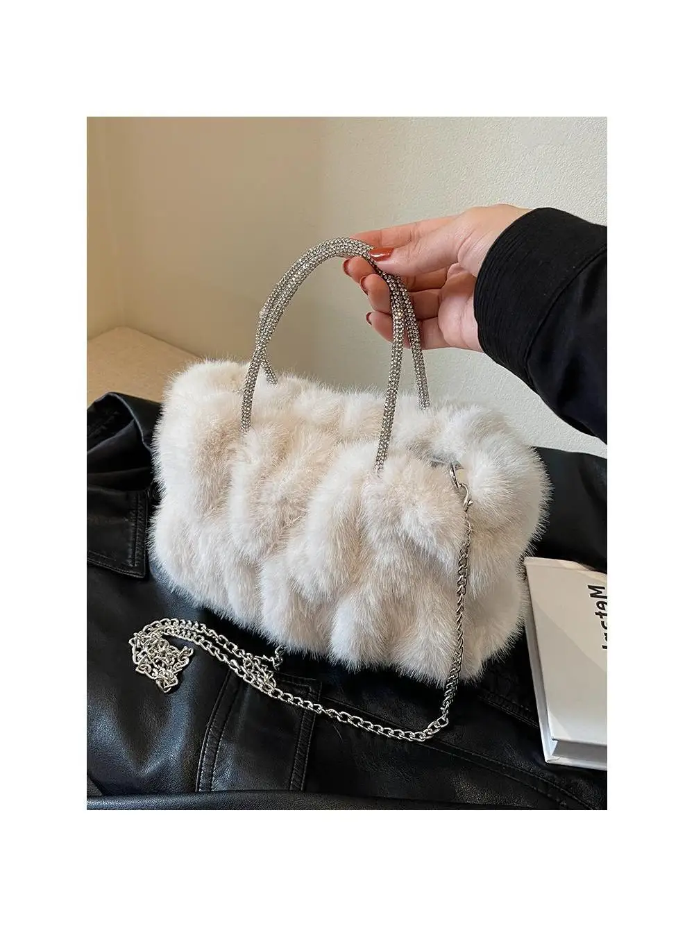 bolsa-de-mao-de-pelucia-estilosa-para-mulheres-bolsa-transversal-com-alca-de-corrente-sensacao-de-alta-qualidade-para-outon