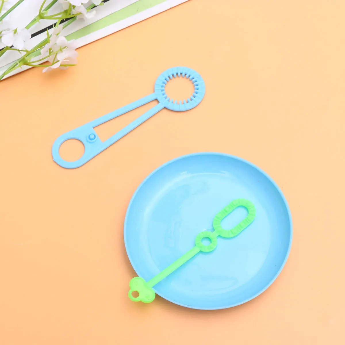 16Pcs Bubble Stick Set Multi-Size Crab Shape Handheld Bubble Maker with Tray for Children Summer Pool Beach Activities