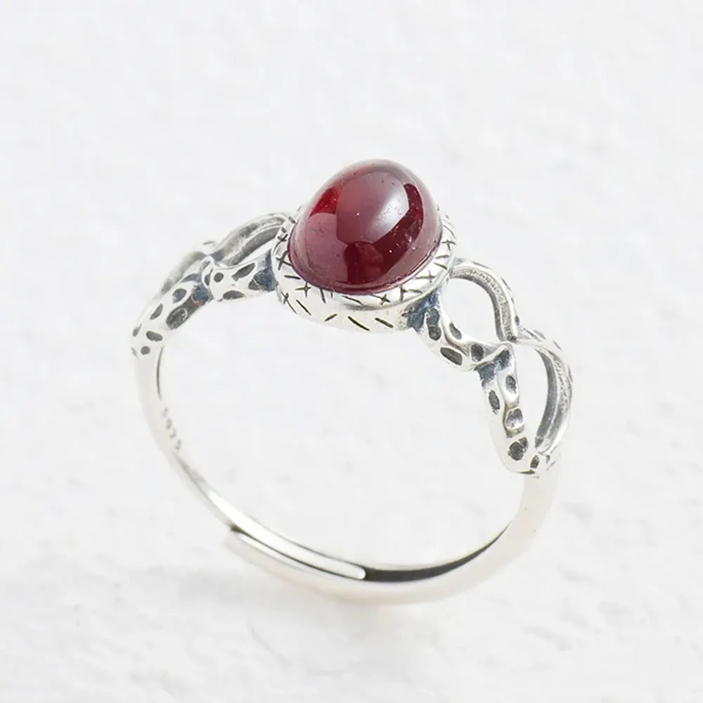 

Natural garnet gemstone women's ring S925 silver hollow ring holder with unique design for daily wear and collectible jewelry