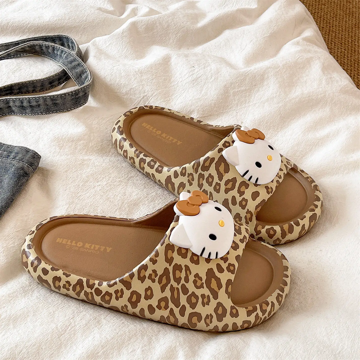

Summer Cartoon Hello Kitty Women's Fashion Slippers Thick Bottom Cool Slippers Cute Y2K Anti slip Outdoor One line Slippers