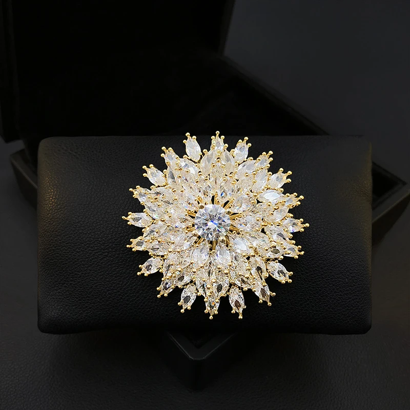 Very Shiny Zircon Flower Brooch Women's High-End Suit Neckline Corsage Clothes Coat Accessories Collar Pin Wedding Jewelry 5662