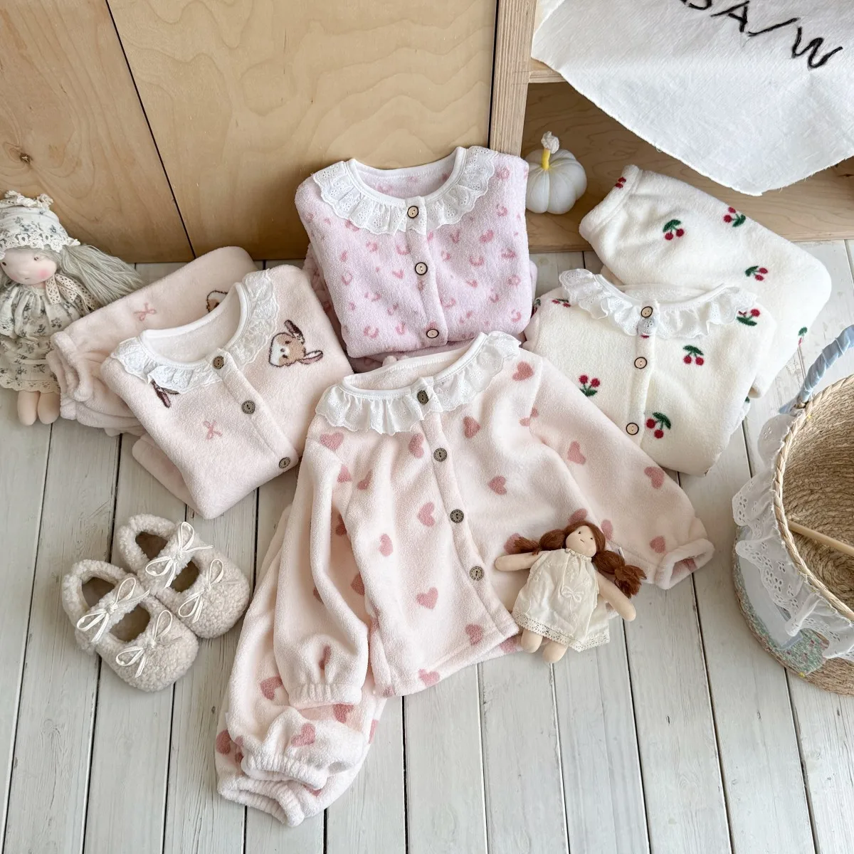 Herbst-Winter Baby Mädchen Flanell-Pyjama-Set Kinder Punktmuster Herz-Print Spitzenkragen Strickjacke+Hose Kinder Verdickte Warme Loungewear – Detail 8