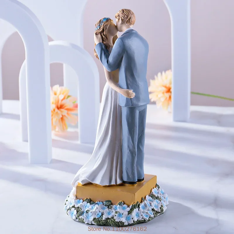 Groom Bride Kiss Love Resin Crafts Wedding Gifts Wedding Couple Figurines Cake Topper Room Decor Wine Cabinet Decoration